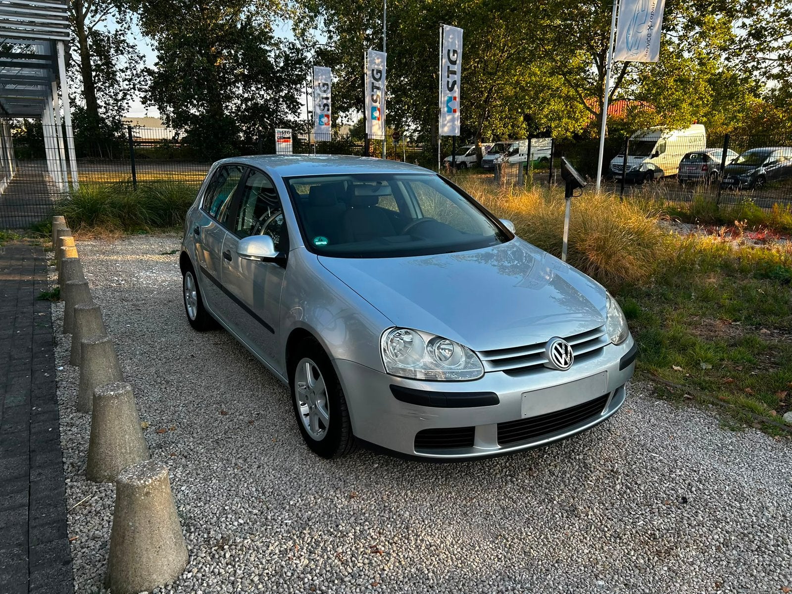 Vw golf 5 benzine met keuring verkoop, Auto's, Voorwielaandrijving, 4 deurs, Stof, Zwart