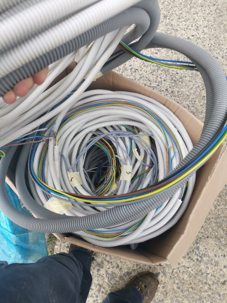 Rollen kabels en overshotstukken, Doe-het-zelf en Bouw, Elektriciteit en Kabels, Ophalen, Zo goed als nieuw, Kabel of Snoer