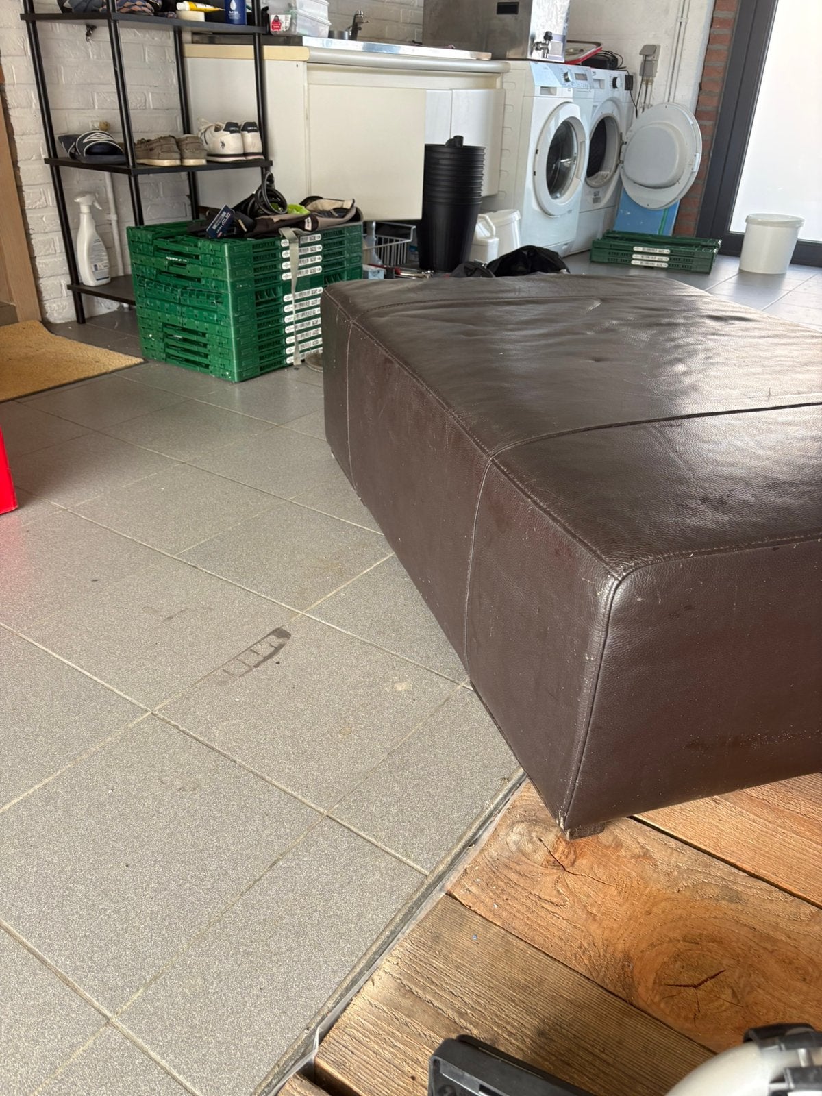 Lederen poef, Huis en Inrichting, Zetels | Voetbanken en poefs, Ophalen, Gebruikt, 100 tot 125 cm, 75 tot 100 cm