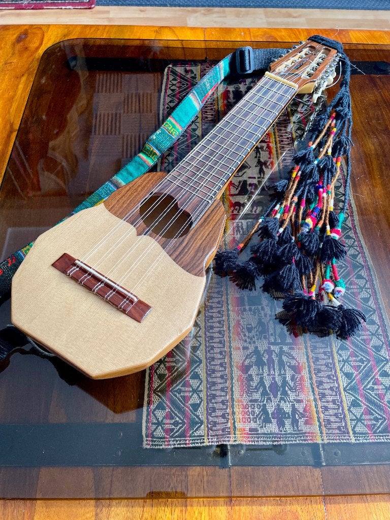 Charango bolivien modèle "Kjarkas", Muziek en Instrumenten, Ophalen, Zo goed als nieuw, Overige typen