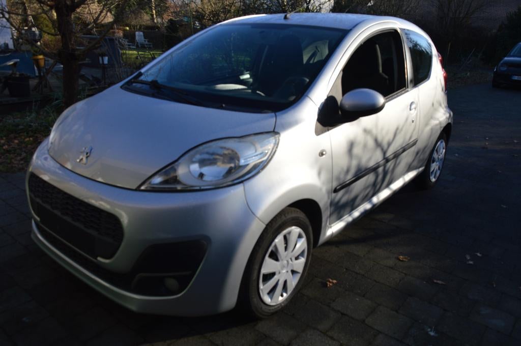 peugeot 107, Auto's, Voorwielaandrijving, Stof, 50 kW, Zwart