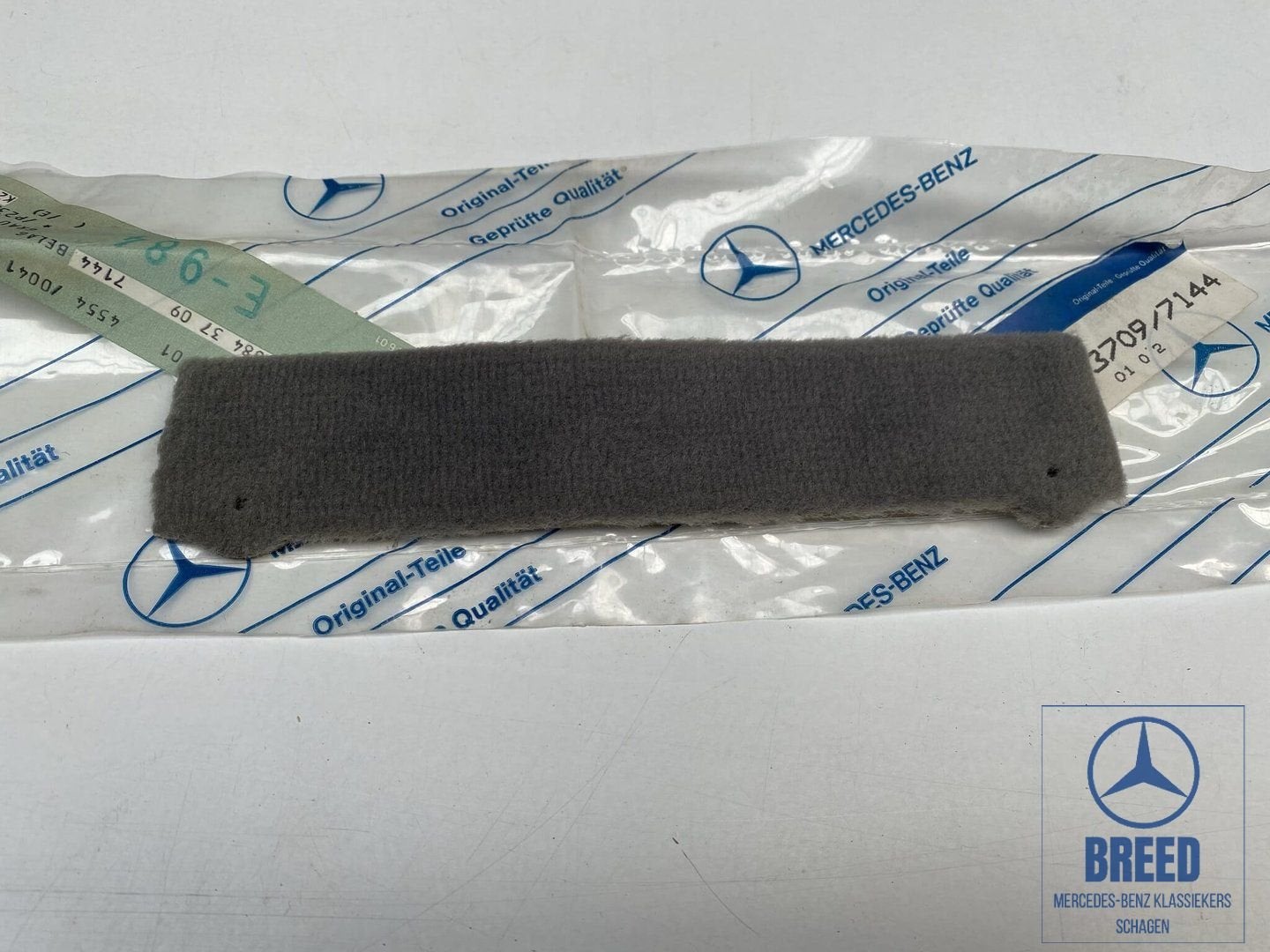 NOS tapijtdeel achterbank grijs voor Mercedes-Benz W124 W201, Auto-onderdelen, -, Nieuw, Ophalen of Verzenden, -