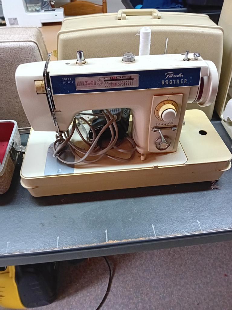 Antieke naaimachine, Antiquités & Art, Antiquités | Machines à coudre, Enlèvement