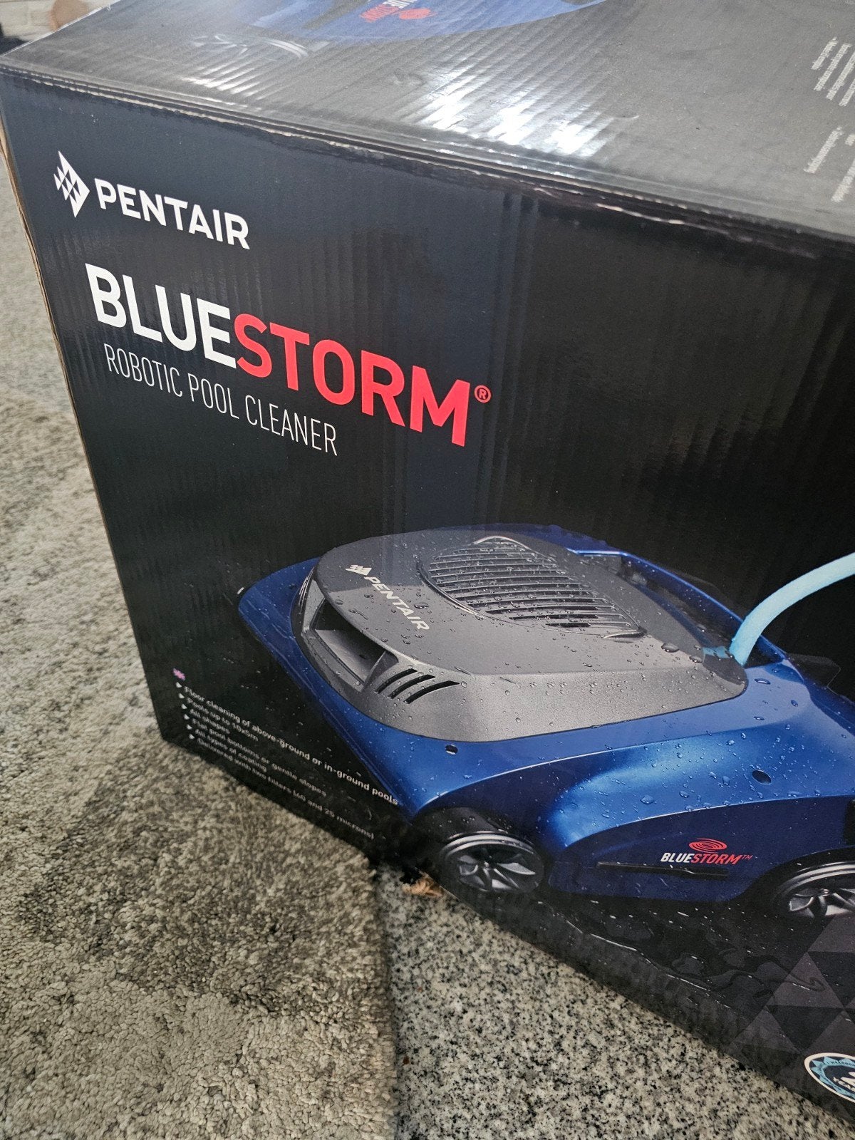 Nieuwe zwembadrobot doet bodem, Ophalen