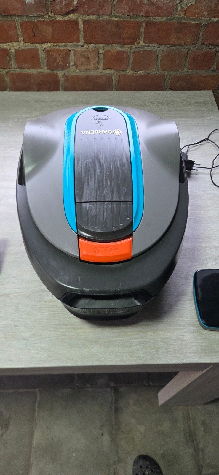 perfect werkende gardena grasrobot met garage en wifi hub, Tuin en Terras, Ophalen, Gebruikt, Gardena Smart Sileno City, Bestuurbaar via app