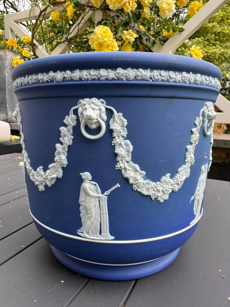 Antieke en grote Wedgwood cachepot met merkteken op de voet, Ophalen of Verzenden, Zo goed als nieuw, Binnen