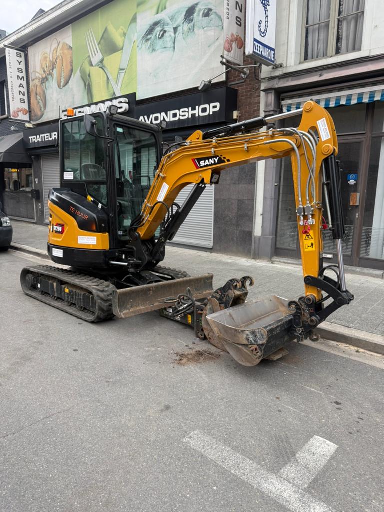 Graafmachine 800kg tot 2700 kg TE HUUR / HUREN, Zakelijke goederen, Machines en Bouw | Kranen en Graafmachines, Ophalen, Graafmachine