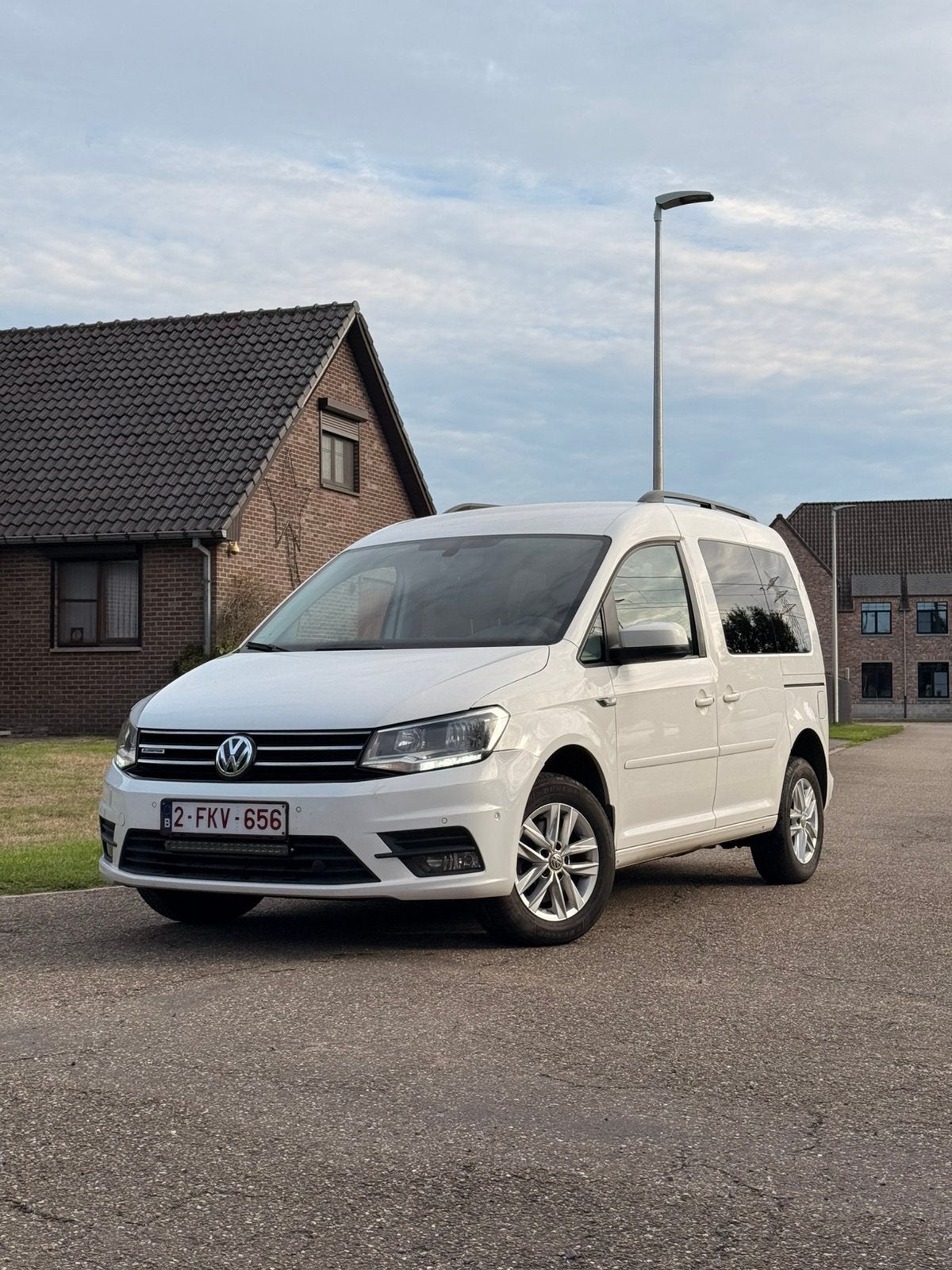 Volkswagen Caddy Life 1.4 TGI Bluemotion, Autos, 1395 cm³, Euro 6, Caddy Combi, Carnet d'entretien