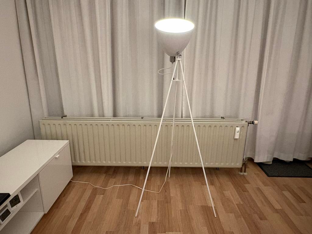 Witte vloerlamp, Huis en Inrichting, Lampen | Vloerlampen, Ophalen, Zo goed als nieuw