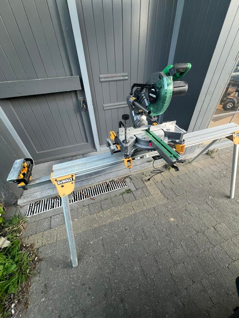 Hikoki afkortzaag met dewalt onderstel, Ophalen, Zo goed als nieuw, Afkortzaag