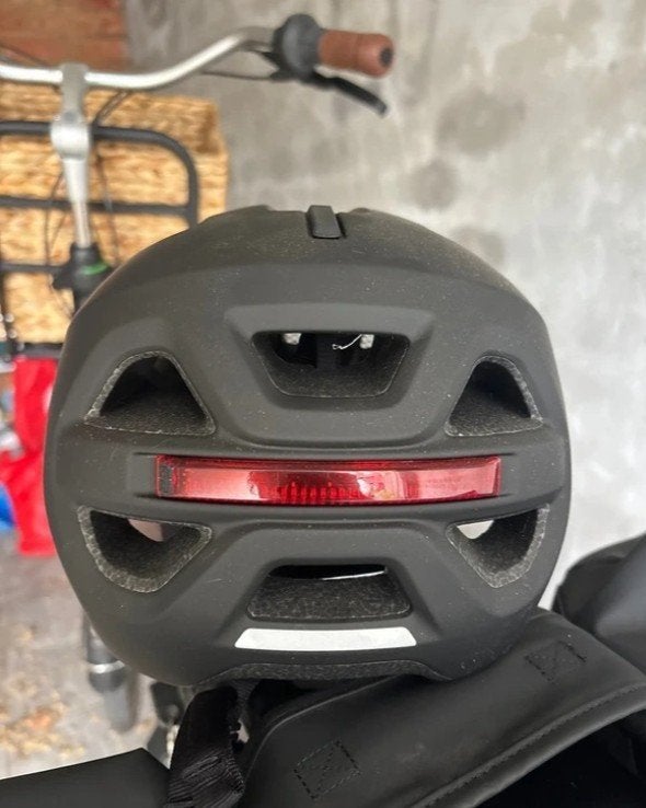 Casque de vélo ABUS avec éclairage arrière, Vélos & Vélomoteurs, Neuf, Enlèvement ou Envoi, L, ABUS