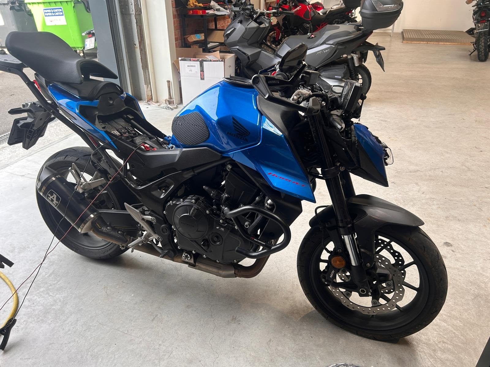 Hornet 750 2026 accidentée, Motos, Particulier