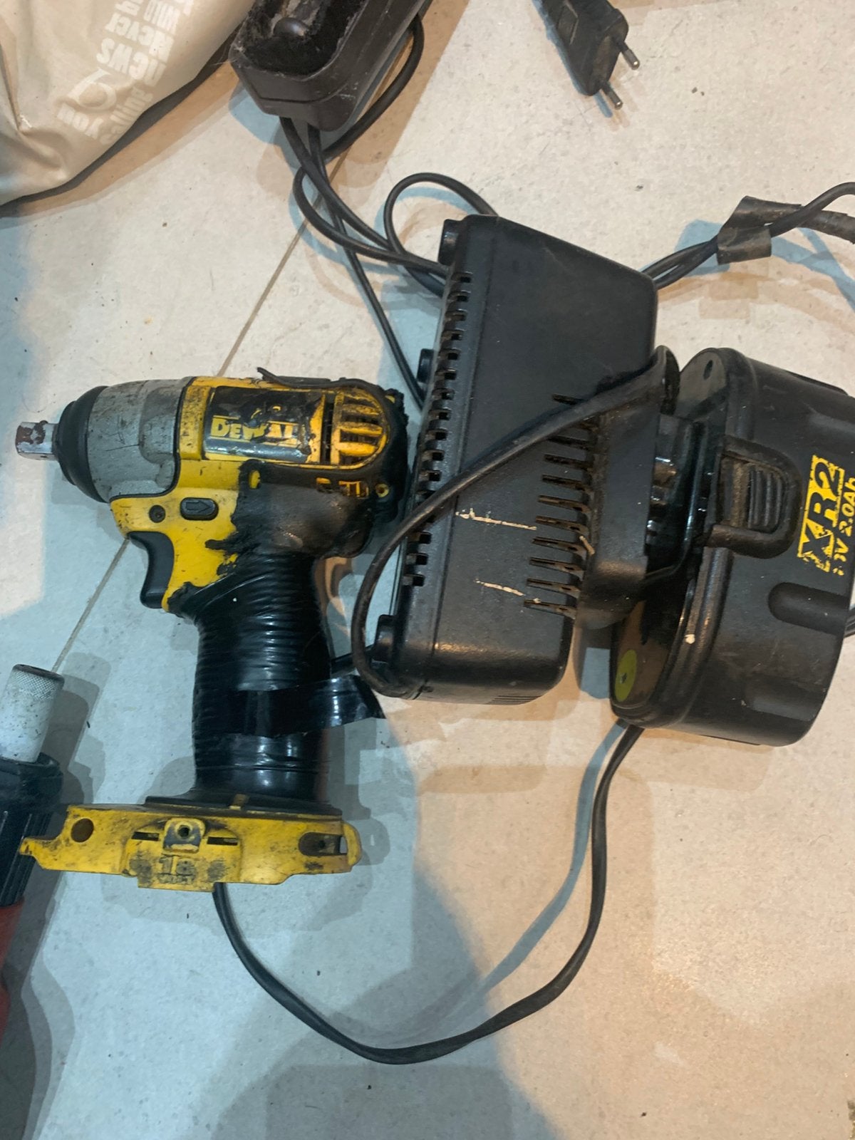 DEWALT boulonneuse, Enlèvement, Utilisé, Autres types
