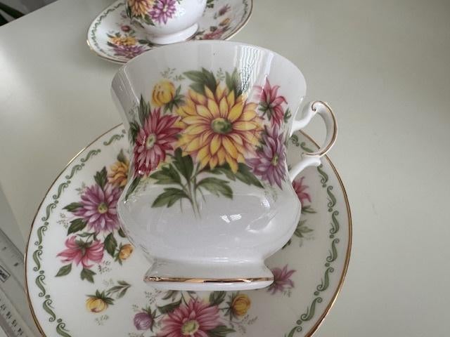 6 tasses et soucoupes, Enlèvement ou Envoi, Comme neuf, Autres styles, Porcelaine
