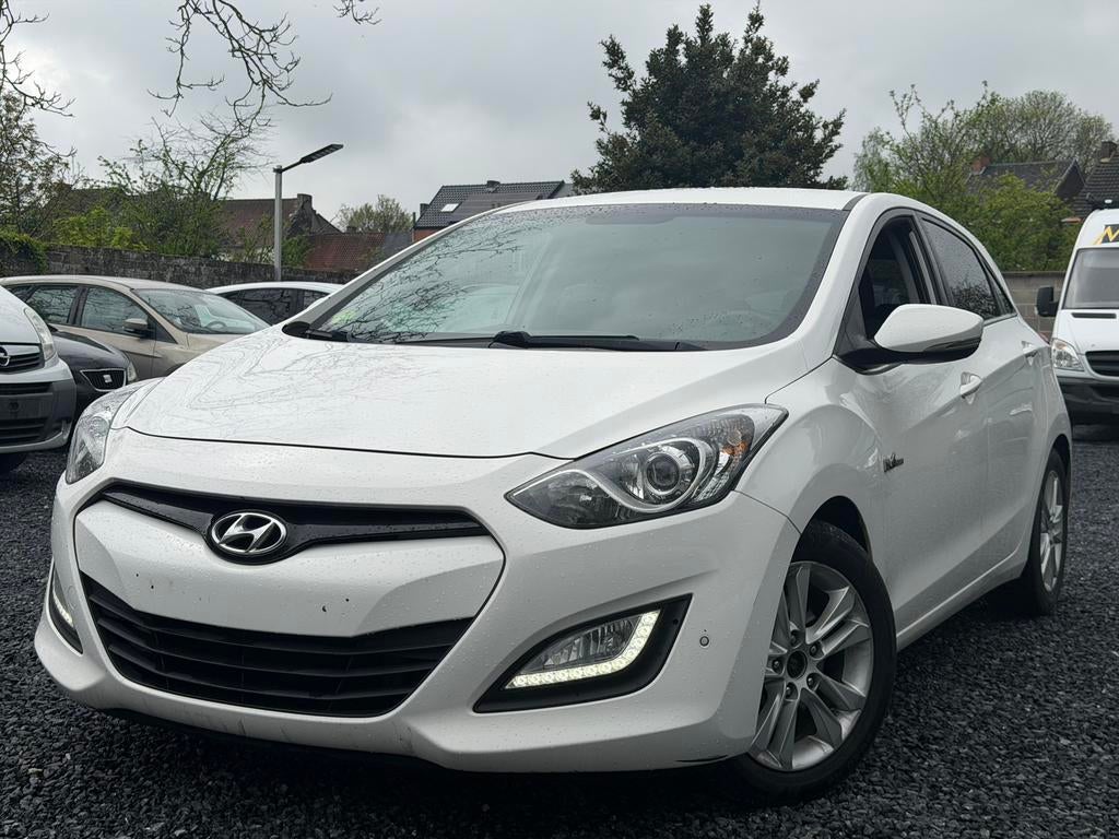Hyundai i30 | 1.6CRDI | Cam De Recul | Blue Drive |, Autos, Euro 5, Achat, Entreprise, Boîte manuelle