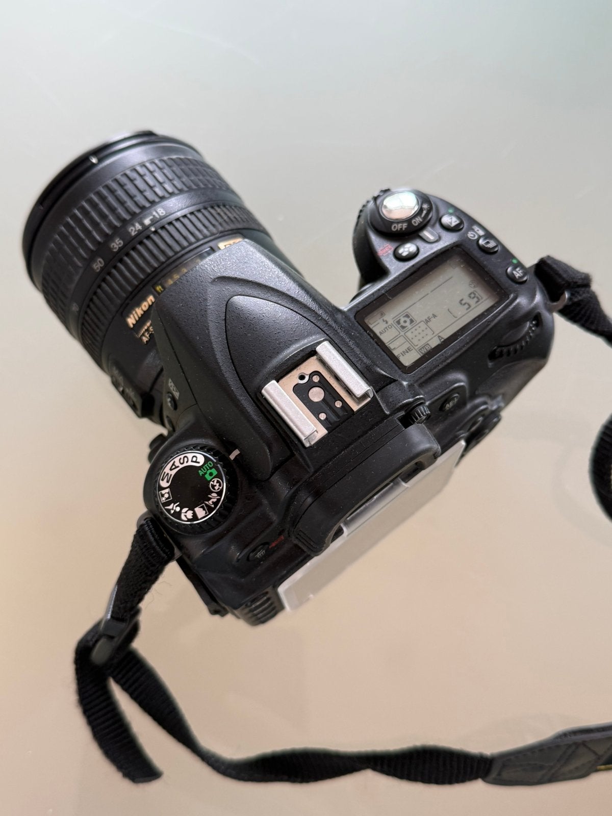 Nikon D90 + AF-S Nikkor 18-70 mm DX-objectief, Audio, Tv en Foto, Ingebouwde flitser, Ophalen of Verzenden, Zo goed als nieuw