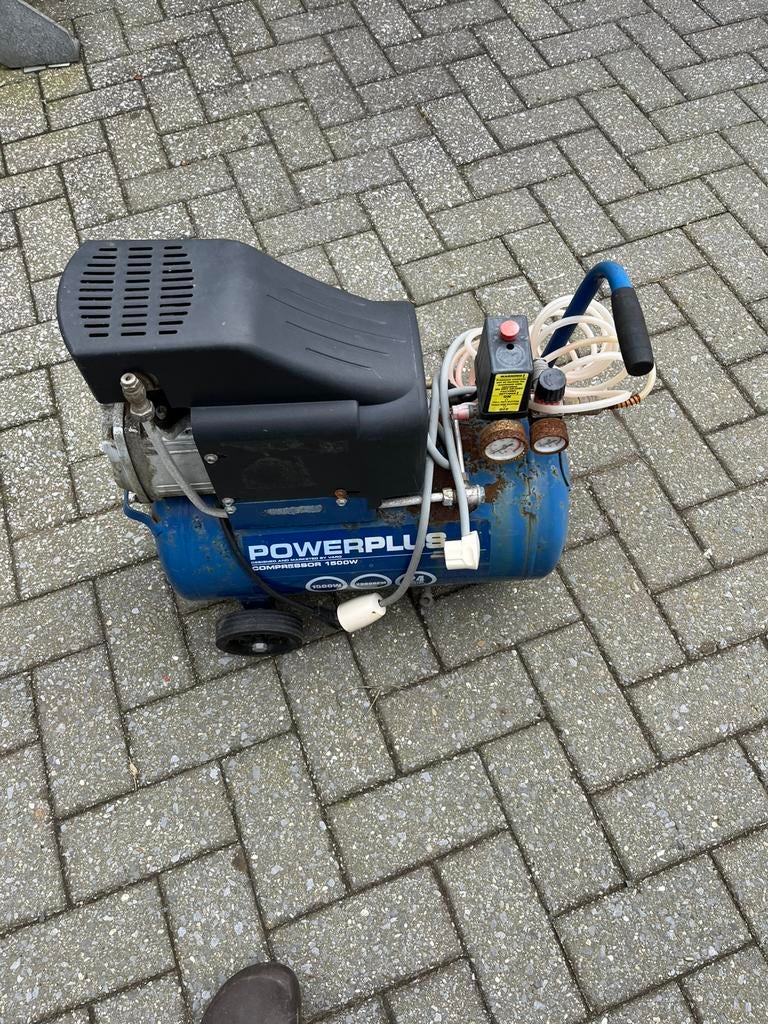 Compressor powerplus 1500wweg wegens overlijden, Minder dan 25 liter, Ophalen of Verzenden, Gebruikt