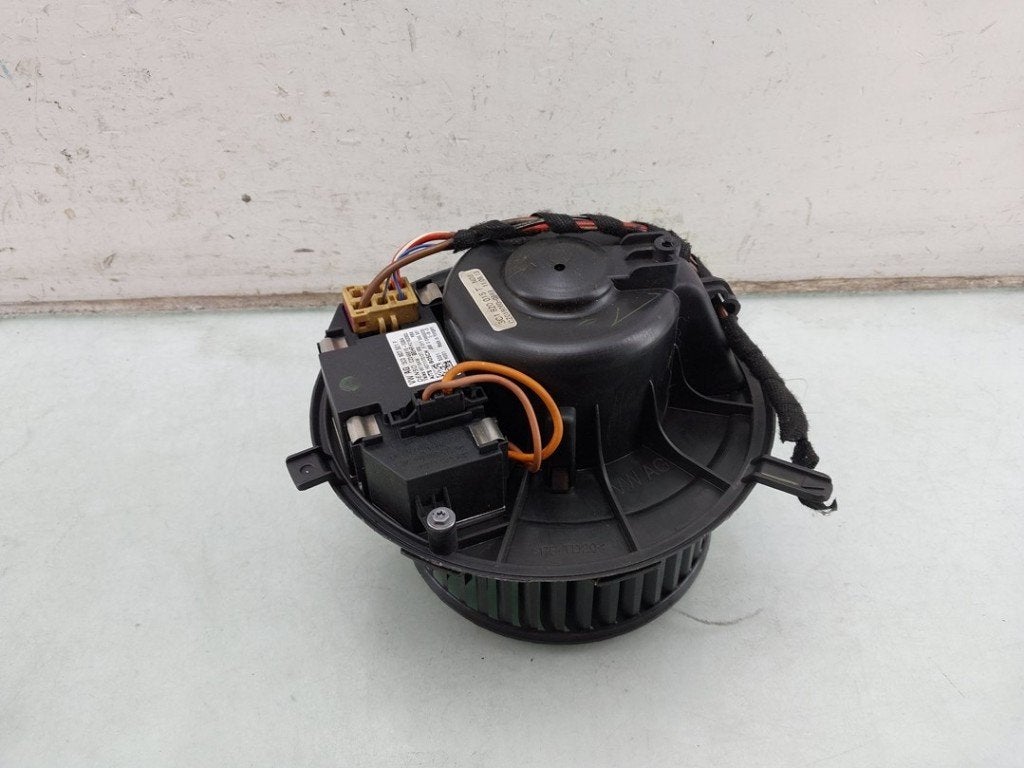 KACHEL VENTILATORMOTOR Volkswagen Passat Variant (365), Robert Bosch AG, Gebruikt, Volkswagen, Robert-Bosch-Allee 1
74232  Abstatt, DE