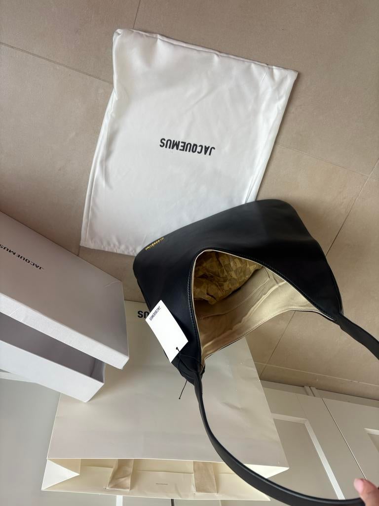 Jacquemus hobo nieuw, Handtassen en Accessoires, Verzenden, Zo goed als nieuw