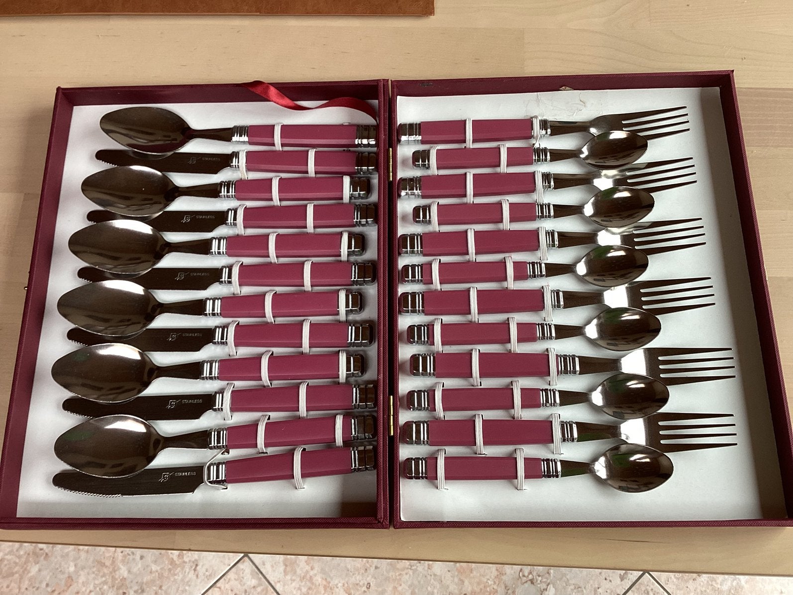 Ensemble de couverts vintage de 24 pièces, Enlèvement ou Envoi, Comme neuf, Set de couverts