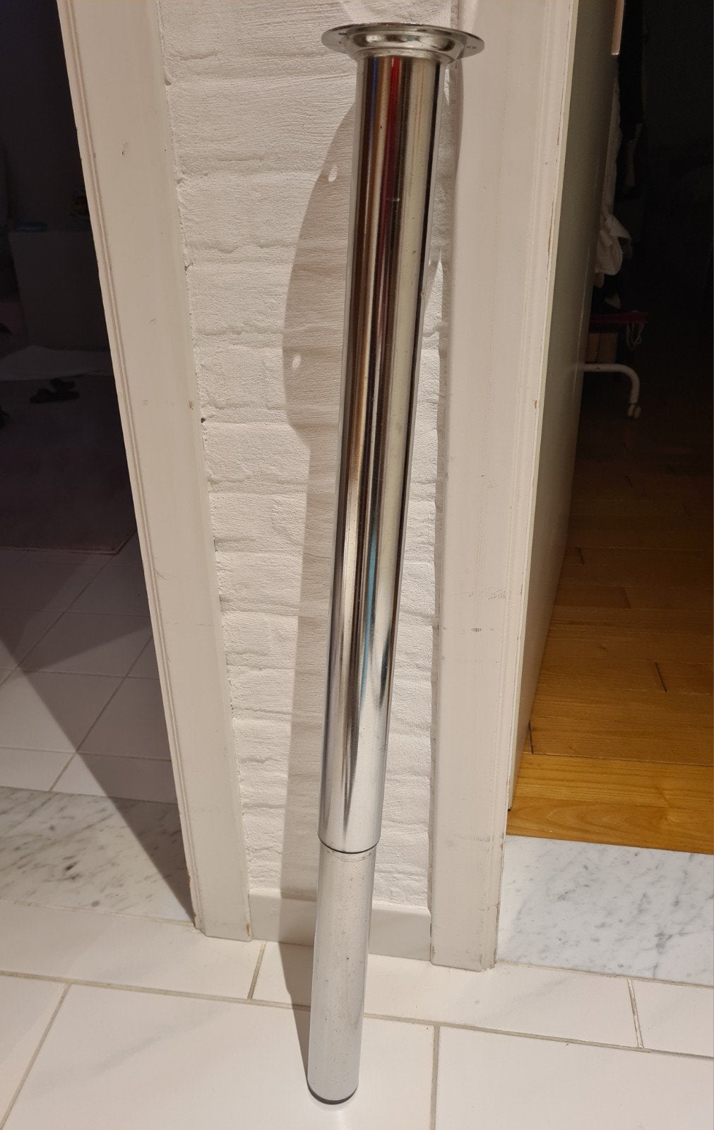 Pied métallique extensible Ikea, Enlèvement