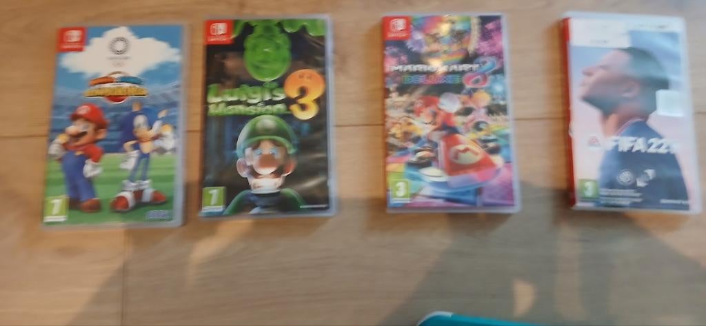 Nintendo switch lite + 4 games + een Nintendo oplader + tas, Games en Spelcomputers, Ophalen, Gebruikt
