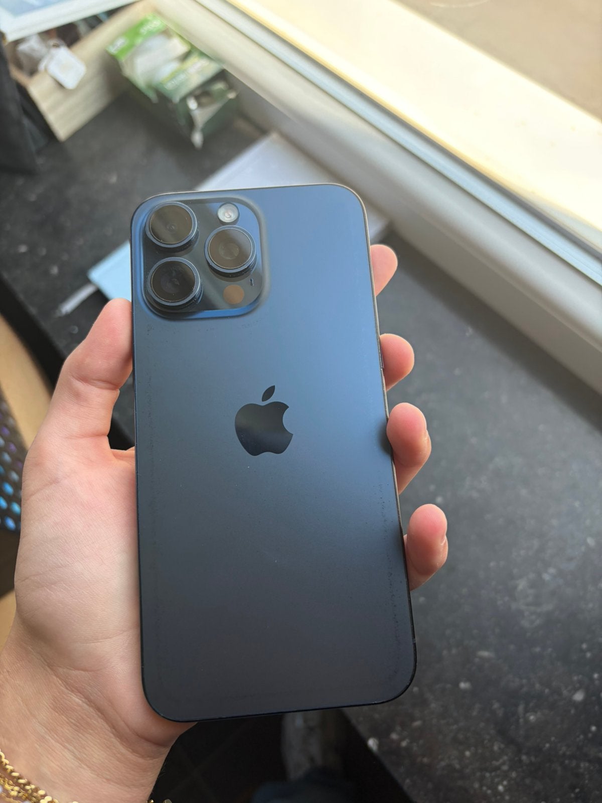 Iphone 15 pro max, Telecommunicatie, Mobiele telefoons | Apple iPhone, Blauw, IPhone 15 Pro Max, Refurbished, 87 %