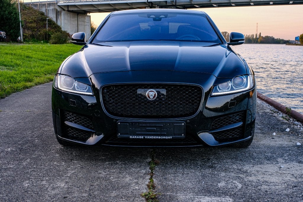 Jaguar XF R-Sport 2.0d 179pk AWD Meridian ACC, Auto's, Automaat, 4 cilinders, Zwart, Bedrijf
