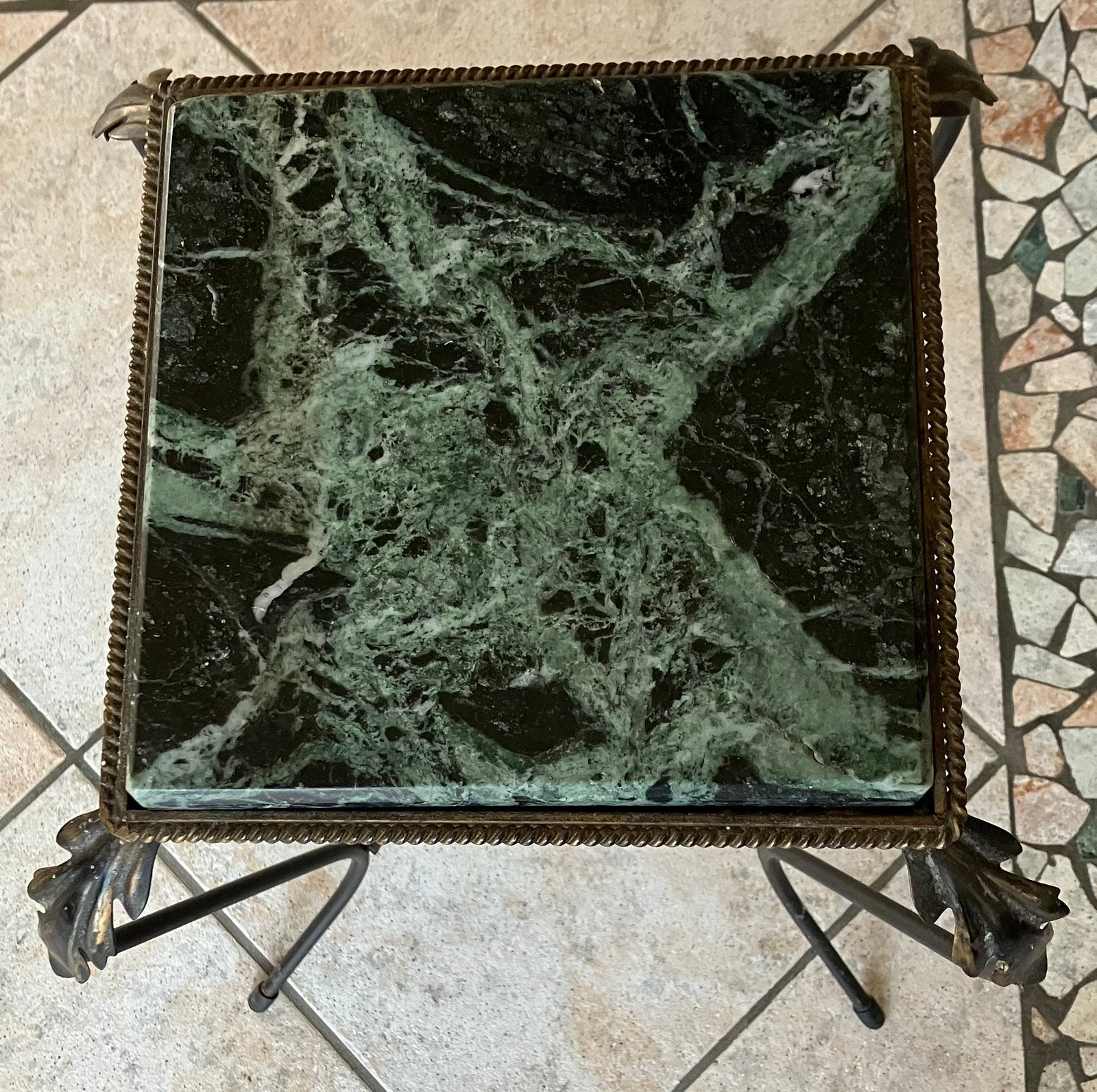 Table d'appoint avec plateau en marbre, Enlèvement