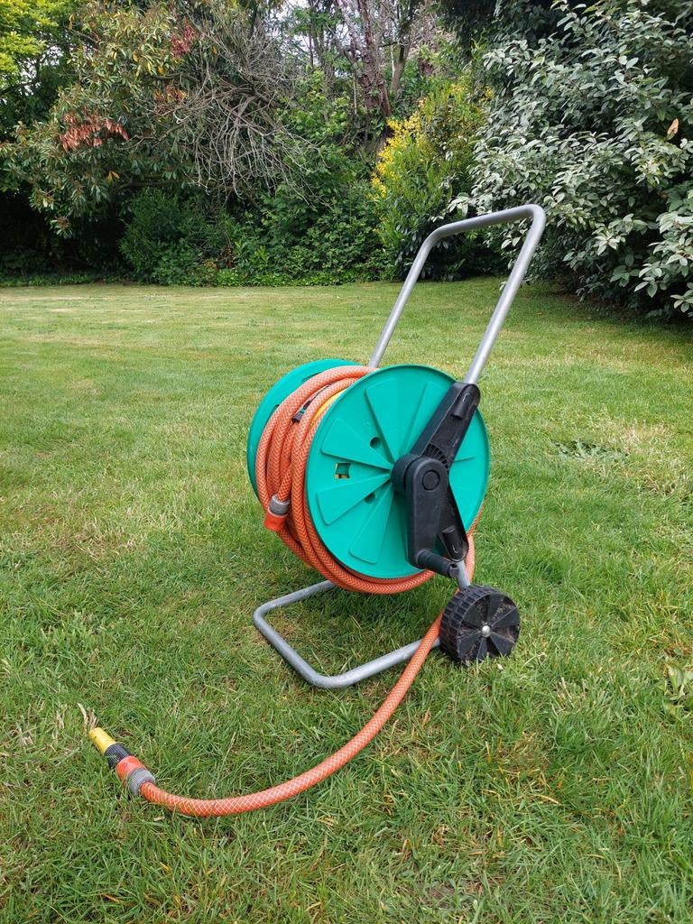 Tuinhaspel op wieltjes met waterslang, Ophalen, Tuinslang