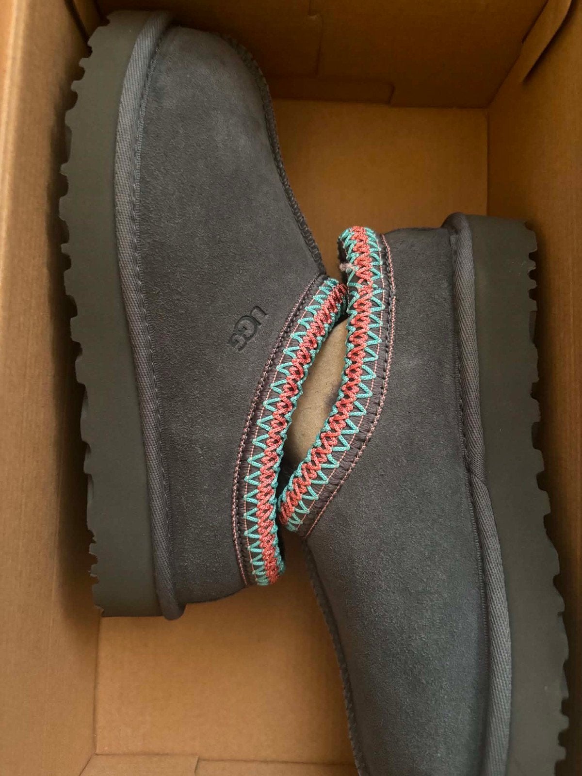 UGG SLIPPERS., Bricolage & Construction, Vêtements de sécurité, Enlèvement