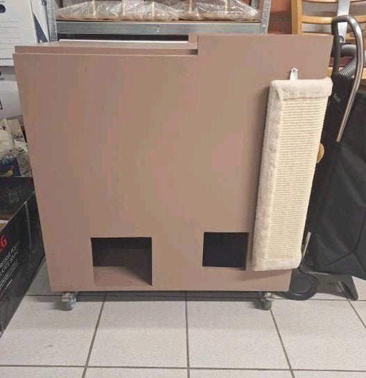 ◼️Houten kattenkast op wieltjes met krabmat opzij, Enlèvement, Comme neuf
