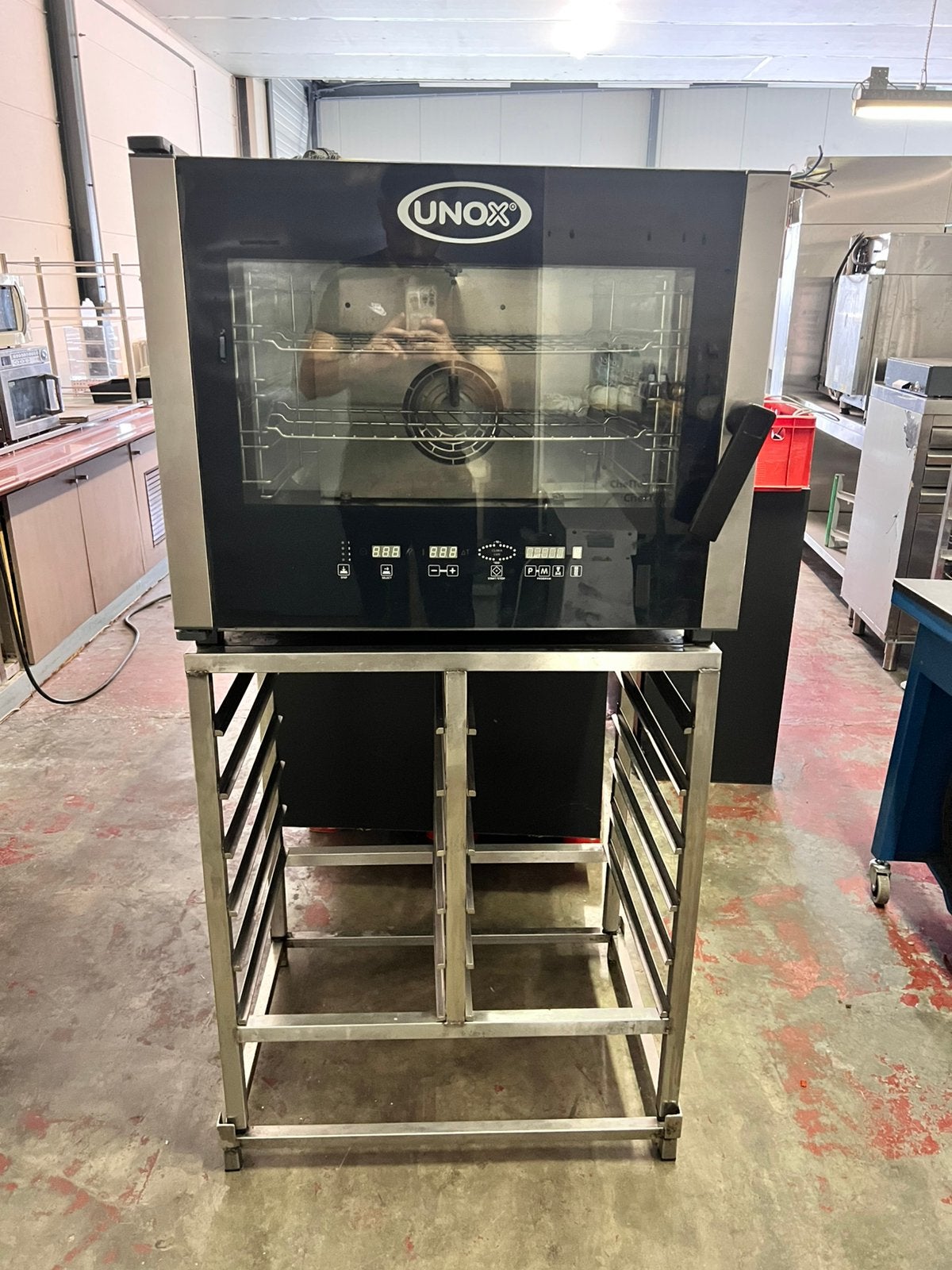 UNOX XVC 304 hetelucht-/combioven – 400V incl. RVS onderstel, Ophalen