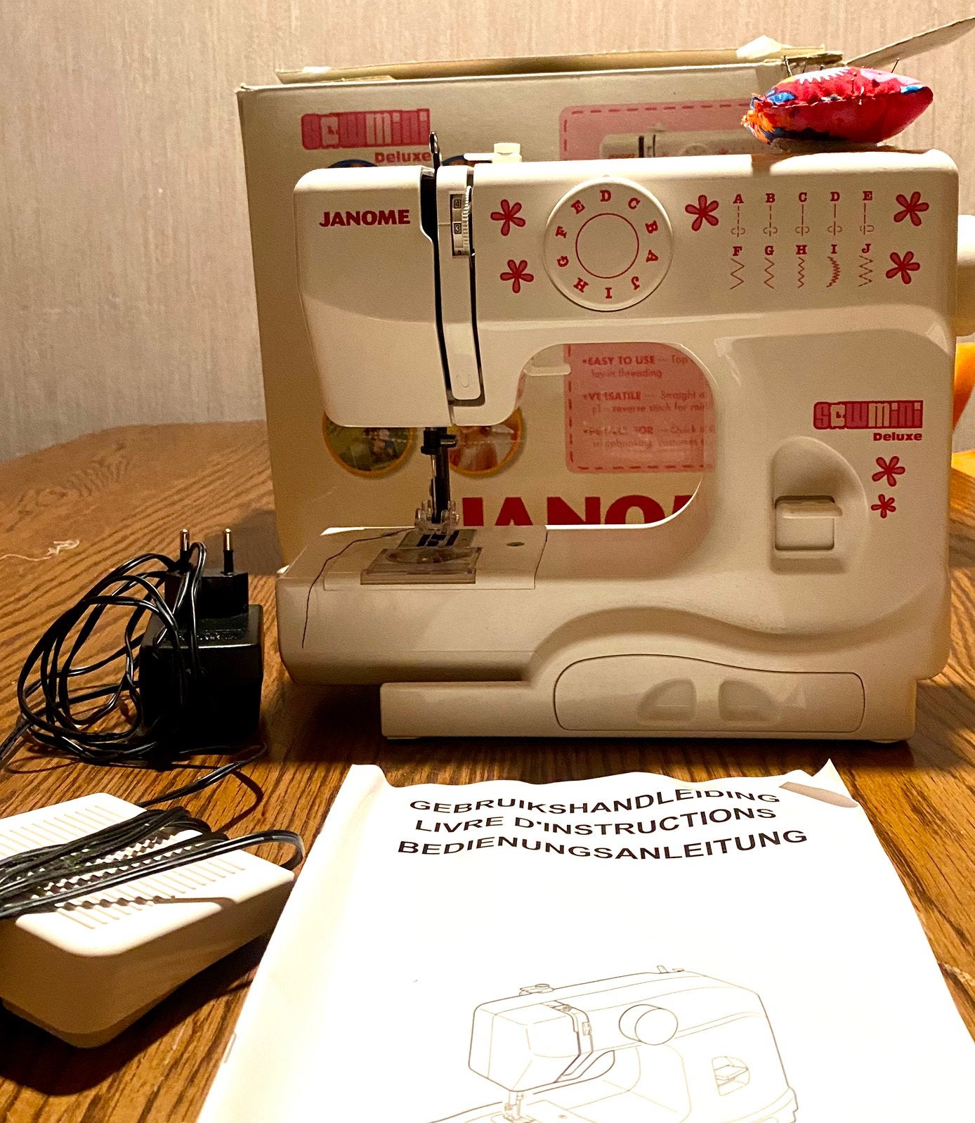 Janome deluxe (geschikt voor beginners ), Hobby en Vrije tijd, Ophalen, Zo goed als nieuw, Naaimachine, Janome