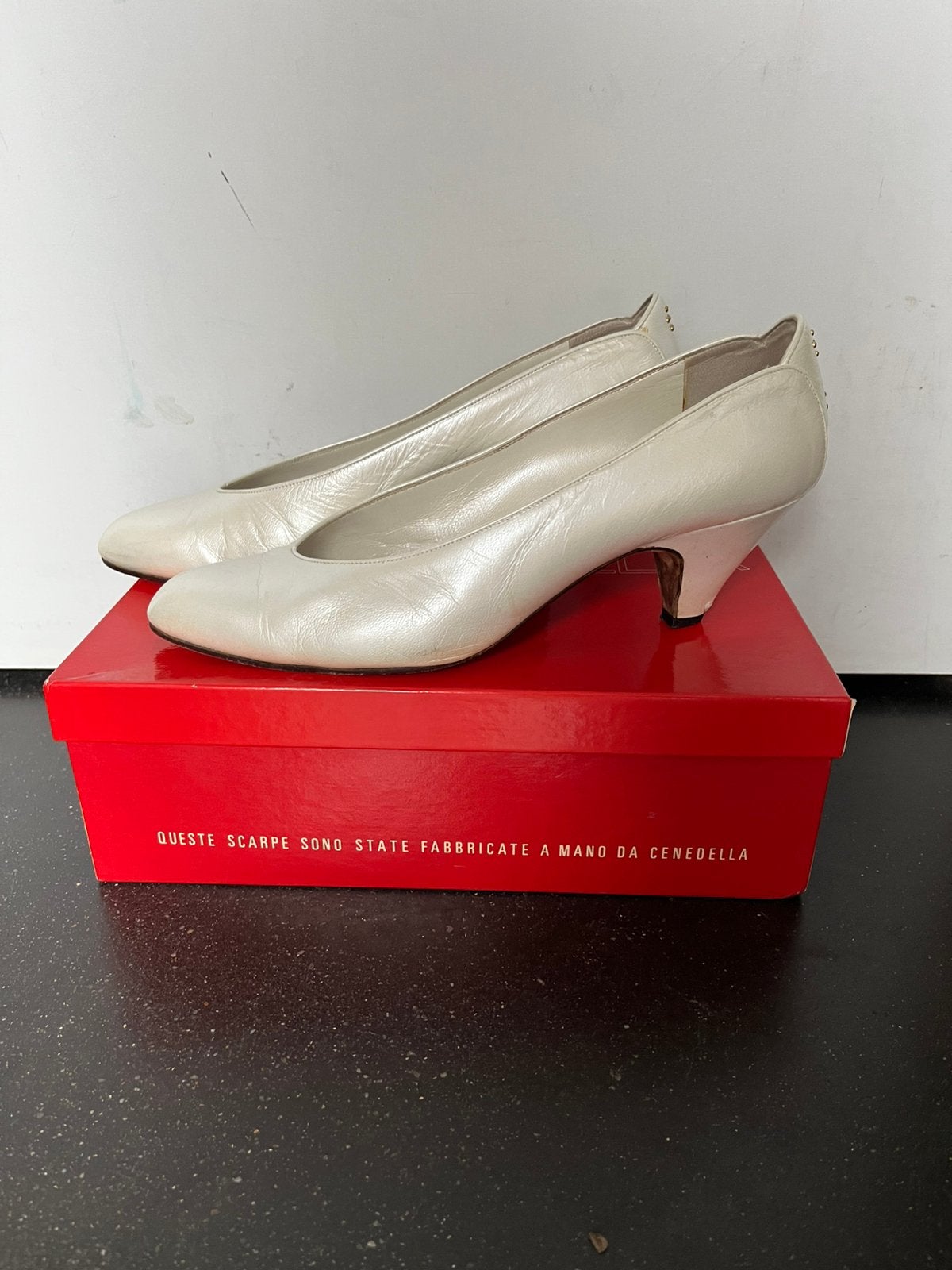 Renato Cenedella witte pumps, Kleding | Dames, Schoenen, Ophalen of Verzenden, Gedragen, Wit, Pumps