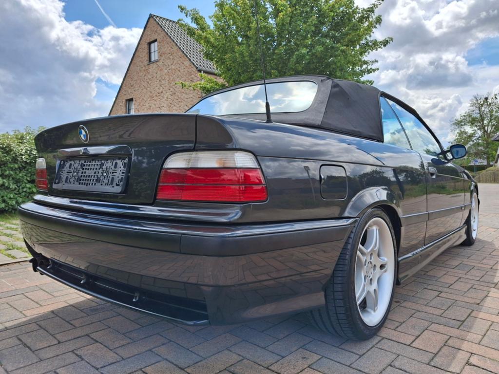 Bmw e36 325i cabrio/M-pack/liefhebbers bmw, Auto's, BMW, 2500 cc, Cabriolet, Zwart, Handgeschakeld