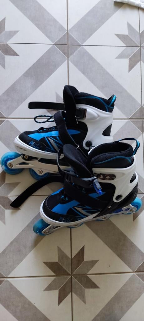 Patins à roulettes alignées, ajustables 36-42EU, Rollers 4 roues en ligne, Enlèvement ou Envoi, Réglable, Comme neuf