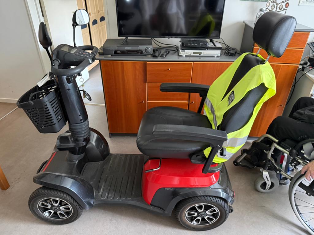 Buitenscooter presto, Divers, Voitures sans permis & Scooters pour invalides, Autres marques, 36 à 45 km, 11 à 15 km/h, Enlèvement