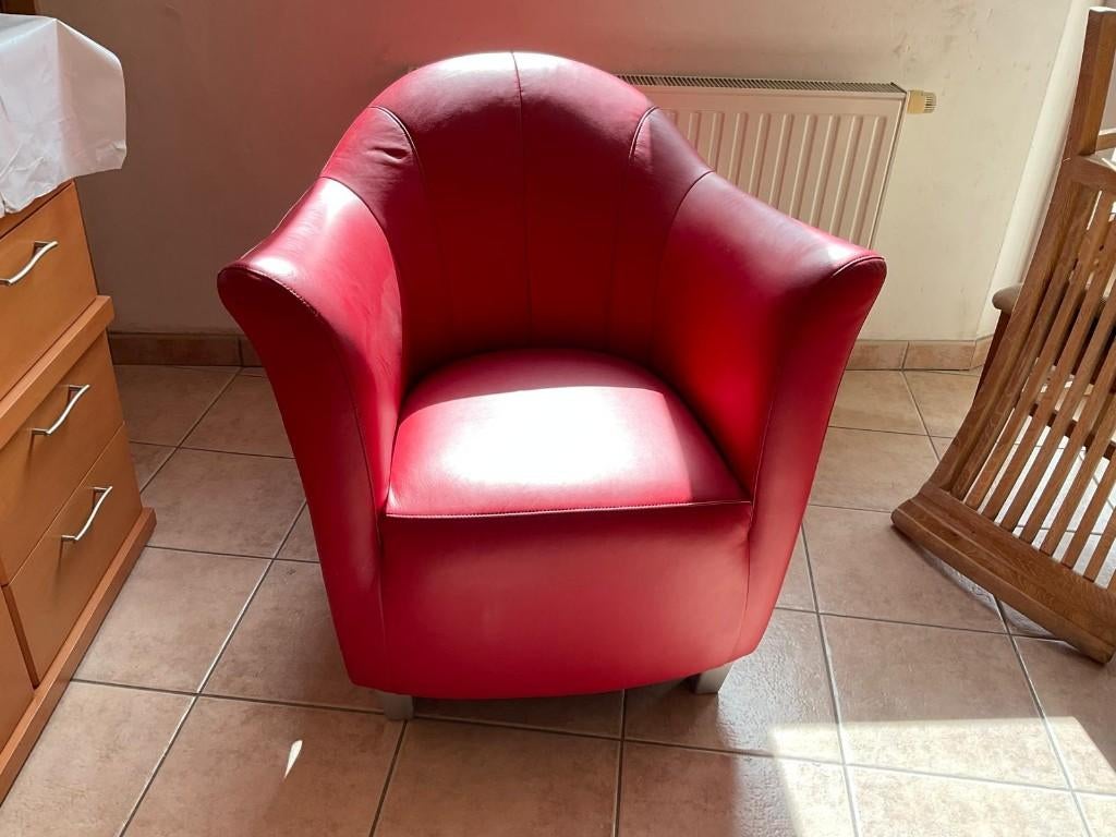 Eenzit zetel in rood leer, Ophalen, Zo goed als nieuw, Leer