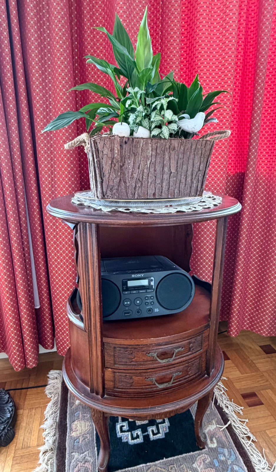 Petit meuble d’appoint avec deux petits tiroirs, Enlèvement, Utilisé, Brun, Bois