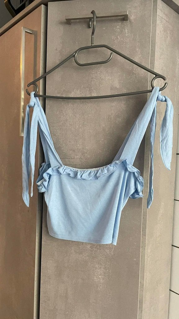 PRETTYLITTLETHING XS blauwe crop top, PRETTYLITTLE THING, Blauw, Ophalen of Verzenden, Zo goed als nieuw