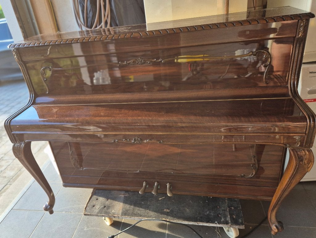 Piano Petrof 114 Queen Anne, Muziek en Instrumenten, Piano's, Ophalen, Bruin, Nieuw, Piano
