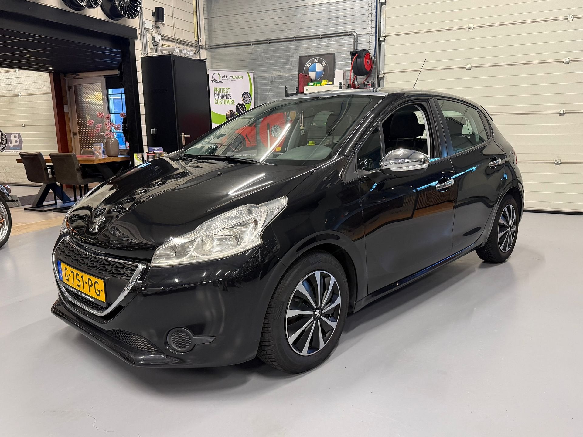 Peugeot 208 1.4 VTI 95pk | Pano-Glasdak | Navi | Cruise | Ai, Electronic Stability Program (ESP), Zwart, Zwart, Bedrijf