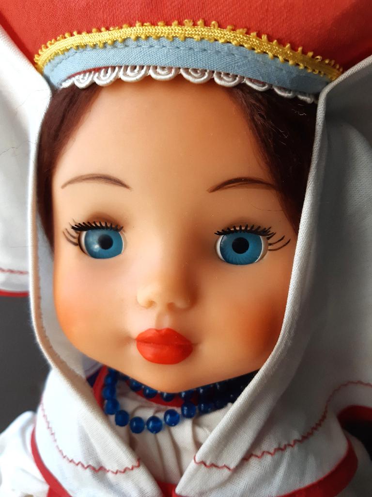 Prachtige vintage pop in traditionele Russische klederdracht, Verzamelen, Ophalen of Verzenden, Pop