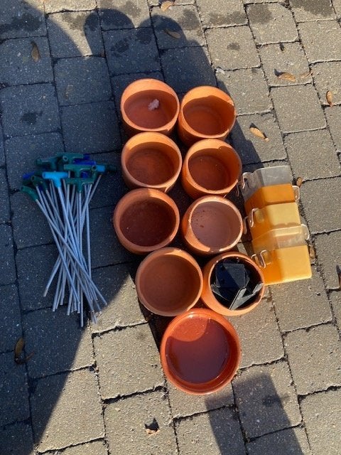 potjes + trengels voor duiven