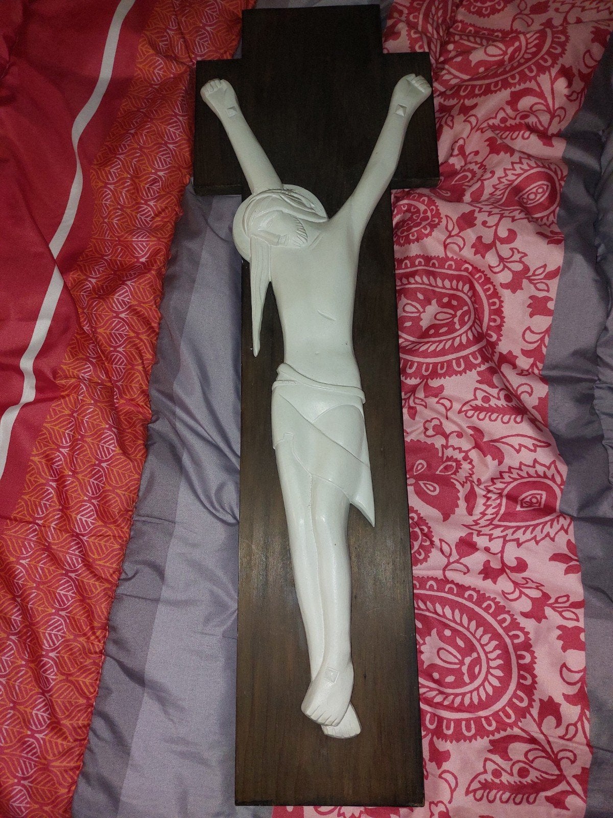 Christus beeld op houten kruis 24cm op 72cm, Ophalen