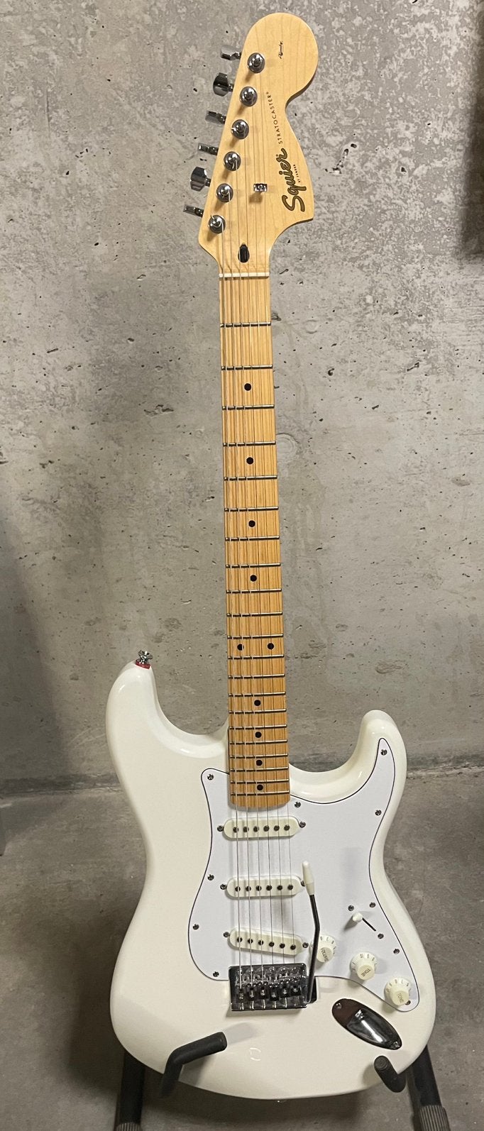 Stratocaster Artic White Squier, Musique & Instruments, Enlèvement, Comme neuf