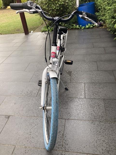 Meisjesfiets 24 inch, merk BFK Pure, wit met blauwe banden., Fietsen en Brommers, Ophalen, 24 inch, BFK, BIKE FUN KIDS, Velgrem