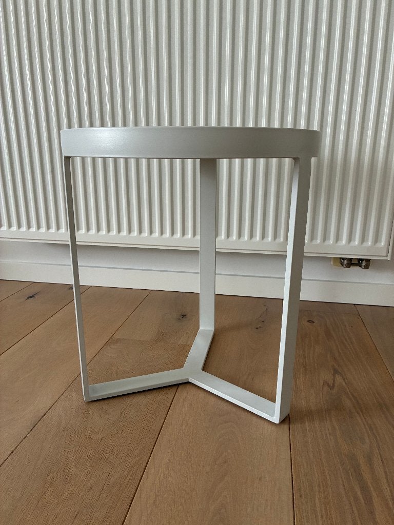 Prachtig wit bijzettafeltje in glas en gezandstraald metaal, Rond, Modern, Ophalen, 45 tot 60 cm