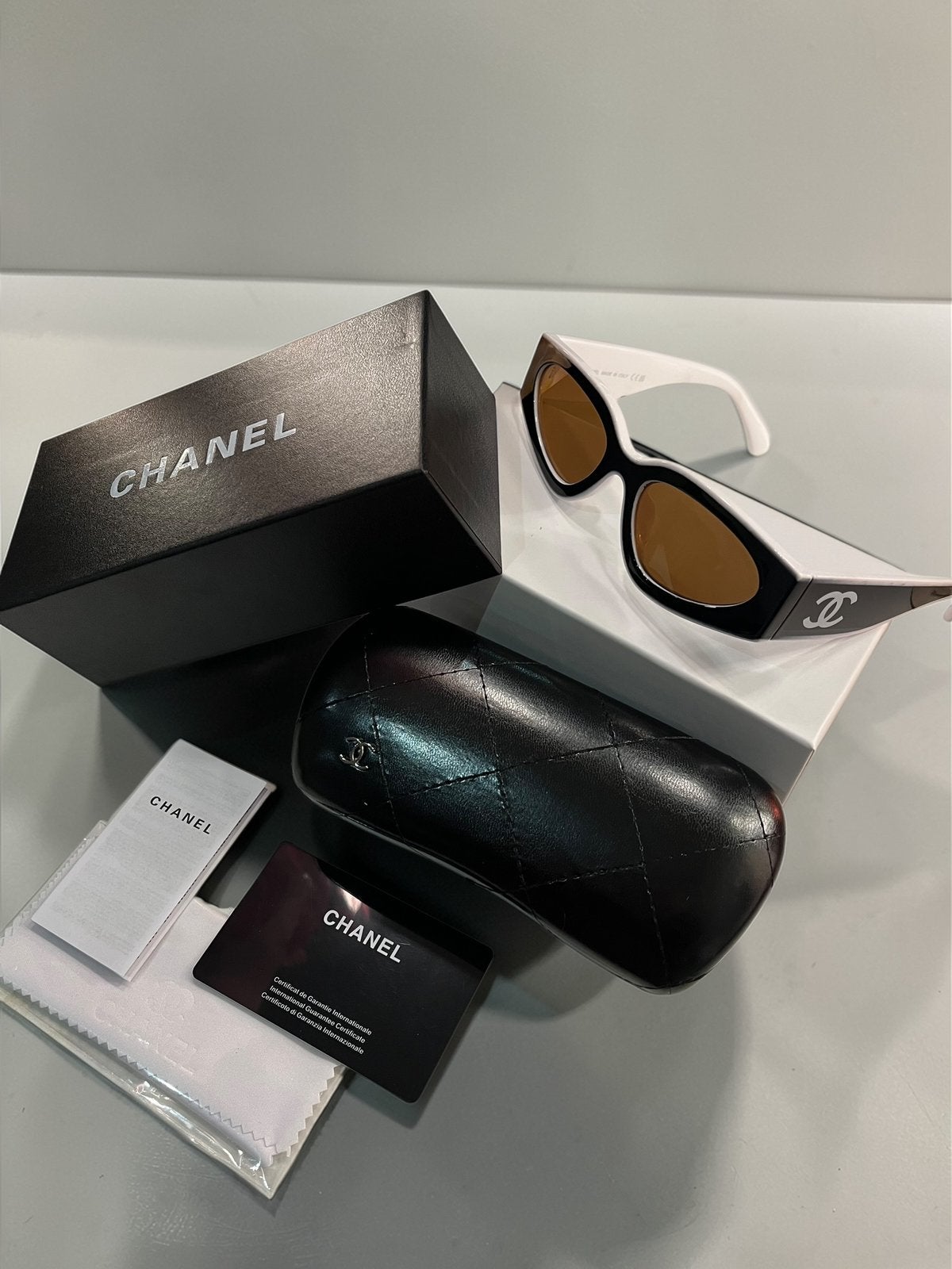 Lunettes de soleil pour femmes chic, Envoi, Comme neuf, Lunettes